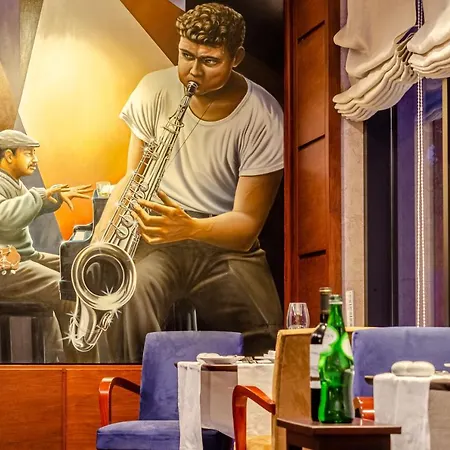 Готель Marques De Pombal 4*