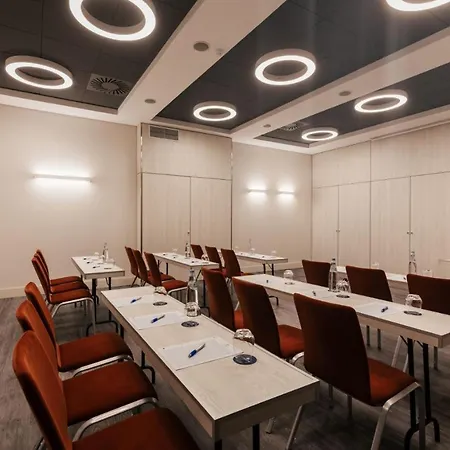 Готель Marques De Pombal 4*