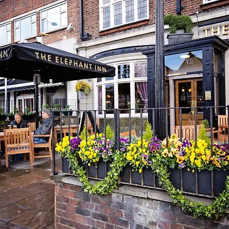 Marques De Pombal Готель