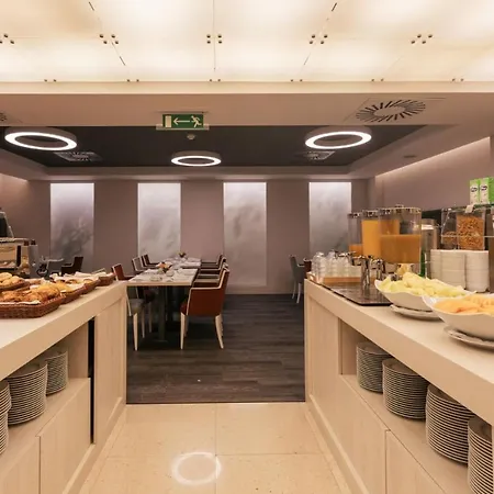 Готель Marques De Pombal 4*