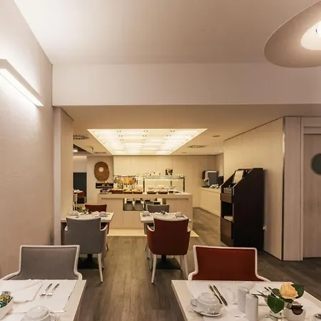 Готель Marques De Pombal 4*