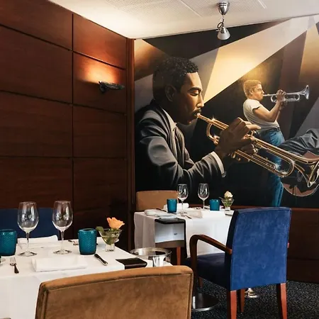 Готель Marques De Pombal 4*