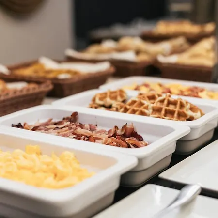 Отель Marques De Pombal Лиссабон