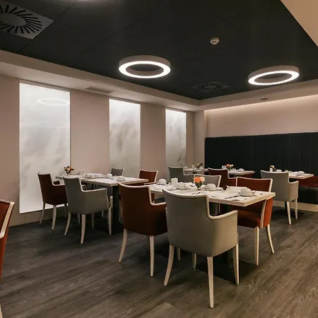 尔克斯庞巴尔酒店 4*